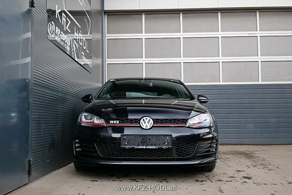 Volkswagen Golf GTI 2,0 TSI Performance Image 3