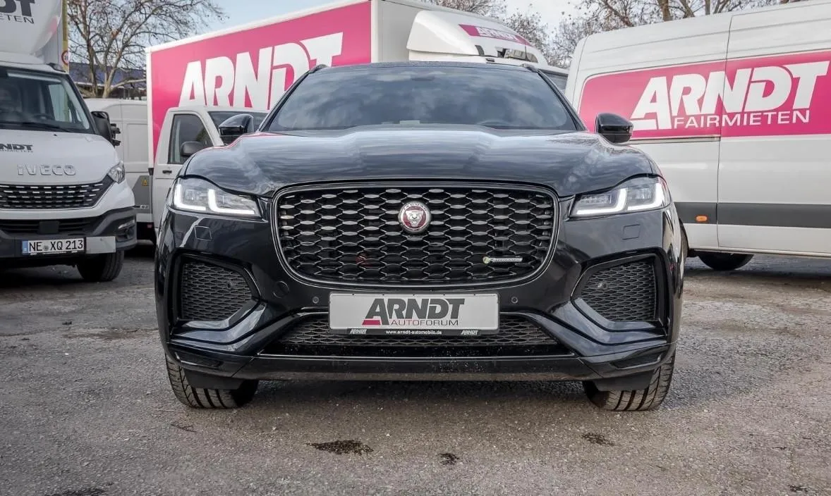 JAGUAR F-Pace 2.0 250 CV AWD aut. R-Dynamic HSE Image 2